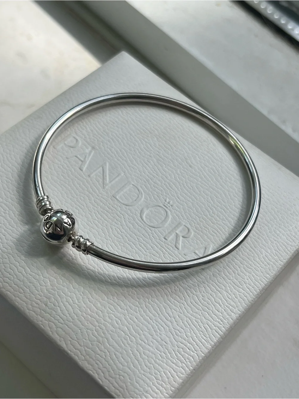 Pandora round clasp bangle - Picture 1 of 4